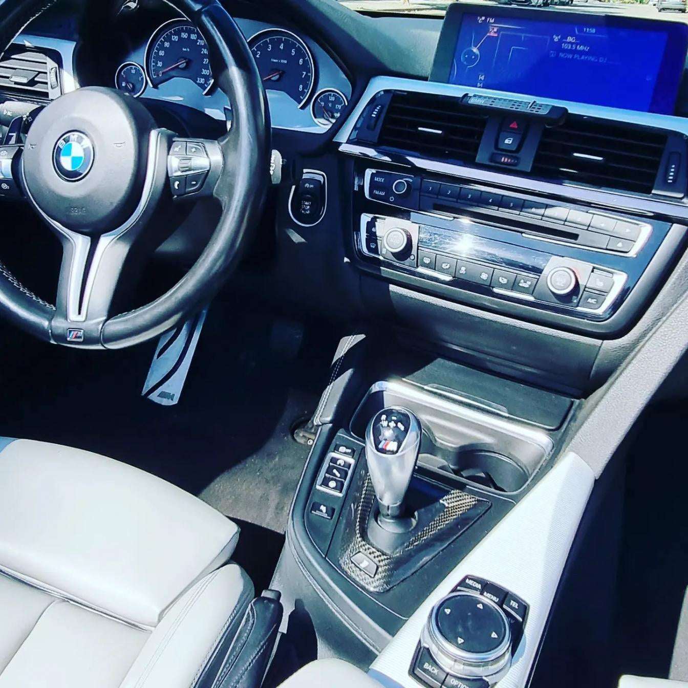 Black BMW M4 Cabrio for rent in Marbella – 425 HP convertible with 3.8s 0–100 km/h and top speed of 300 km/h.