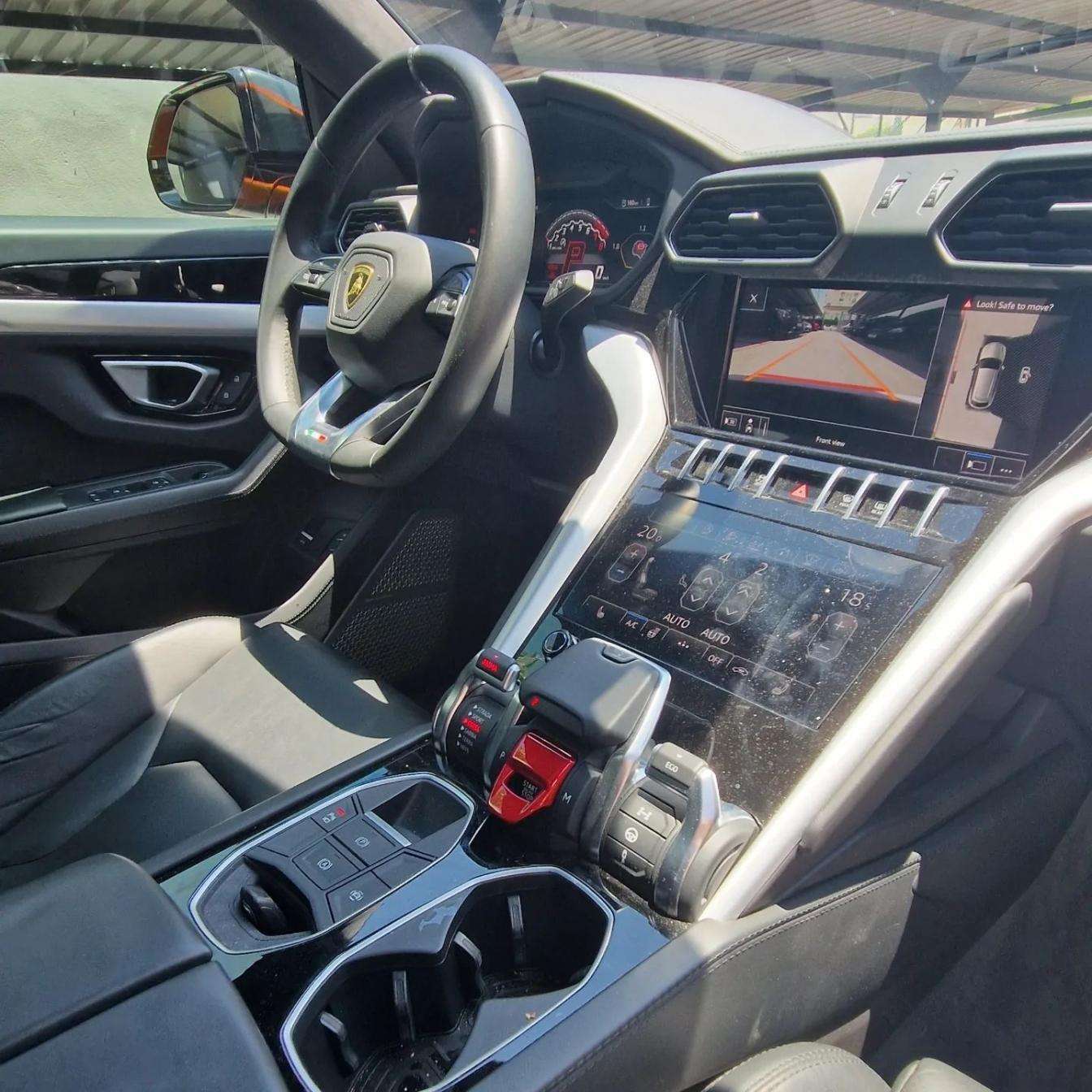 Orange Lamborghini Urus SUV for rent in Marbella – 641 HP, 4.0L V8, 4WD, automatic, 5 seats.