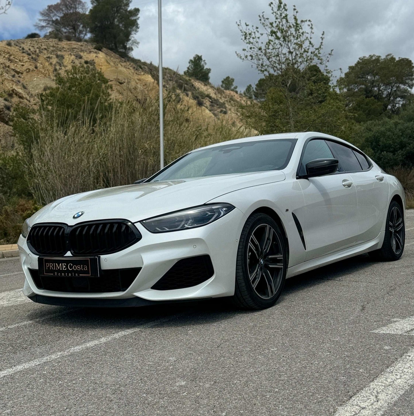BMW M850i luxury sports coupe for rent in Benidorm – 523 HP, V8 twin-turbo engine, premium interior.