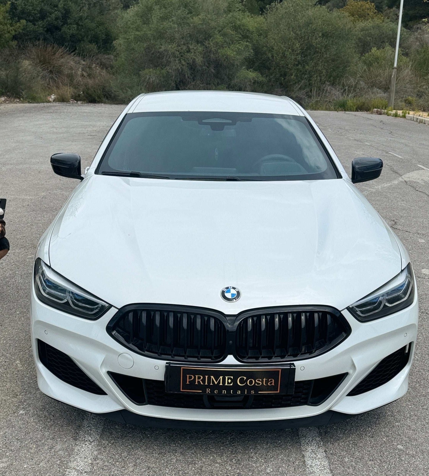 BMW M850i luxury sports coupe for rent in Benidorm – 523 HP, V8 twin-turbo engine, premium interior.