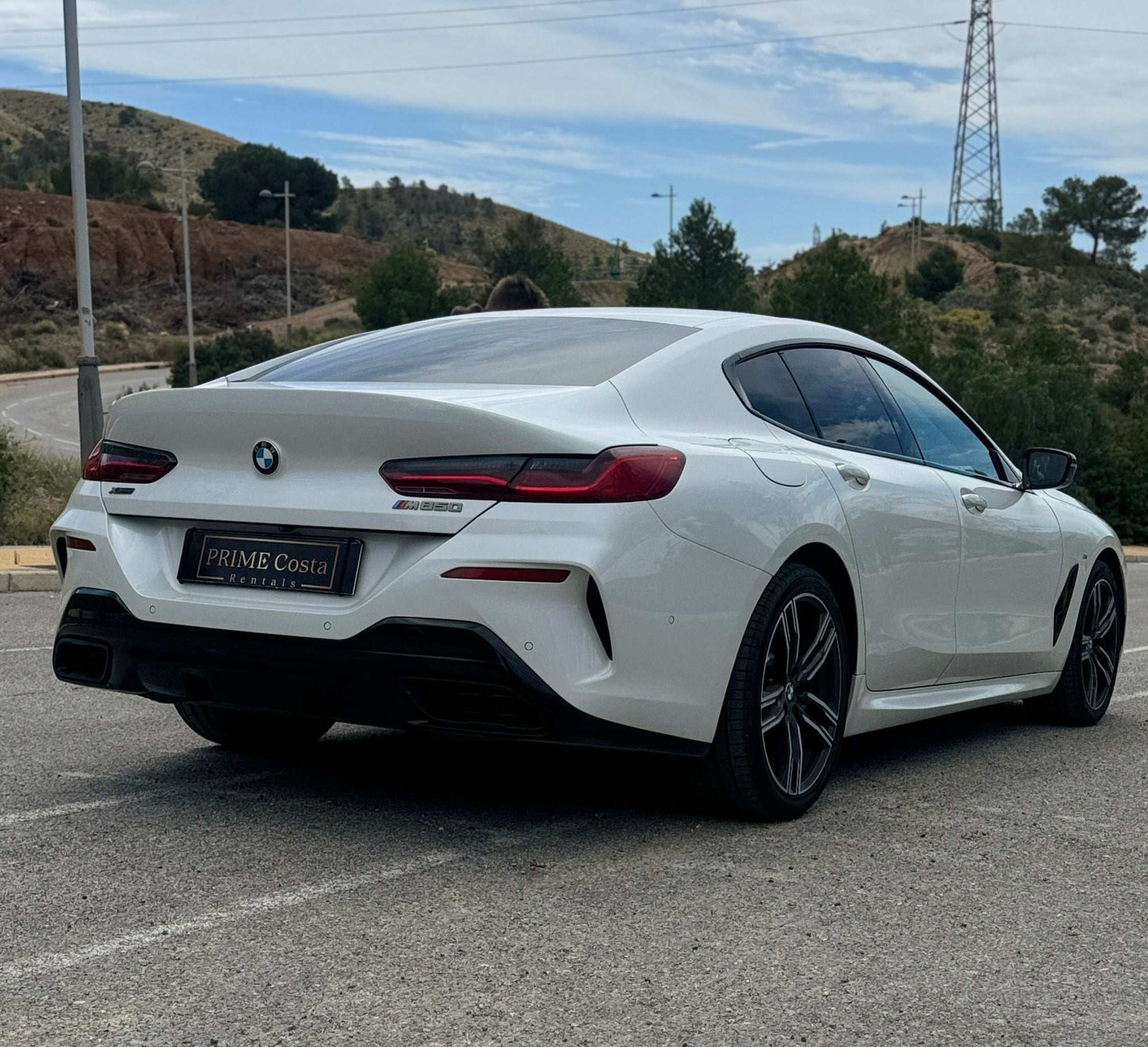 BMW M850i luxury sports coupe for rent in Benidorm – 523 HP, V8 twin-turbo engine, premium interior.