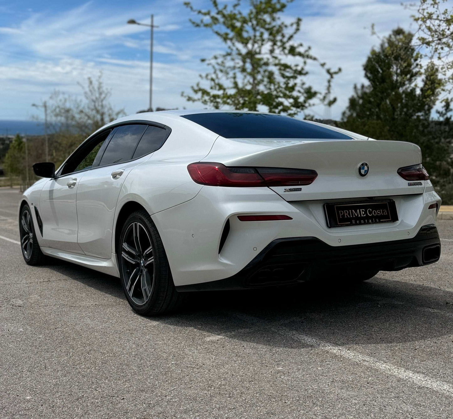 BMW M850i luxury sports coupe for rent in Benidorm – 523 HP, V8 twin-turbo engine, premium interior.