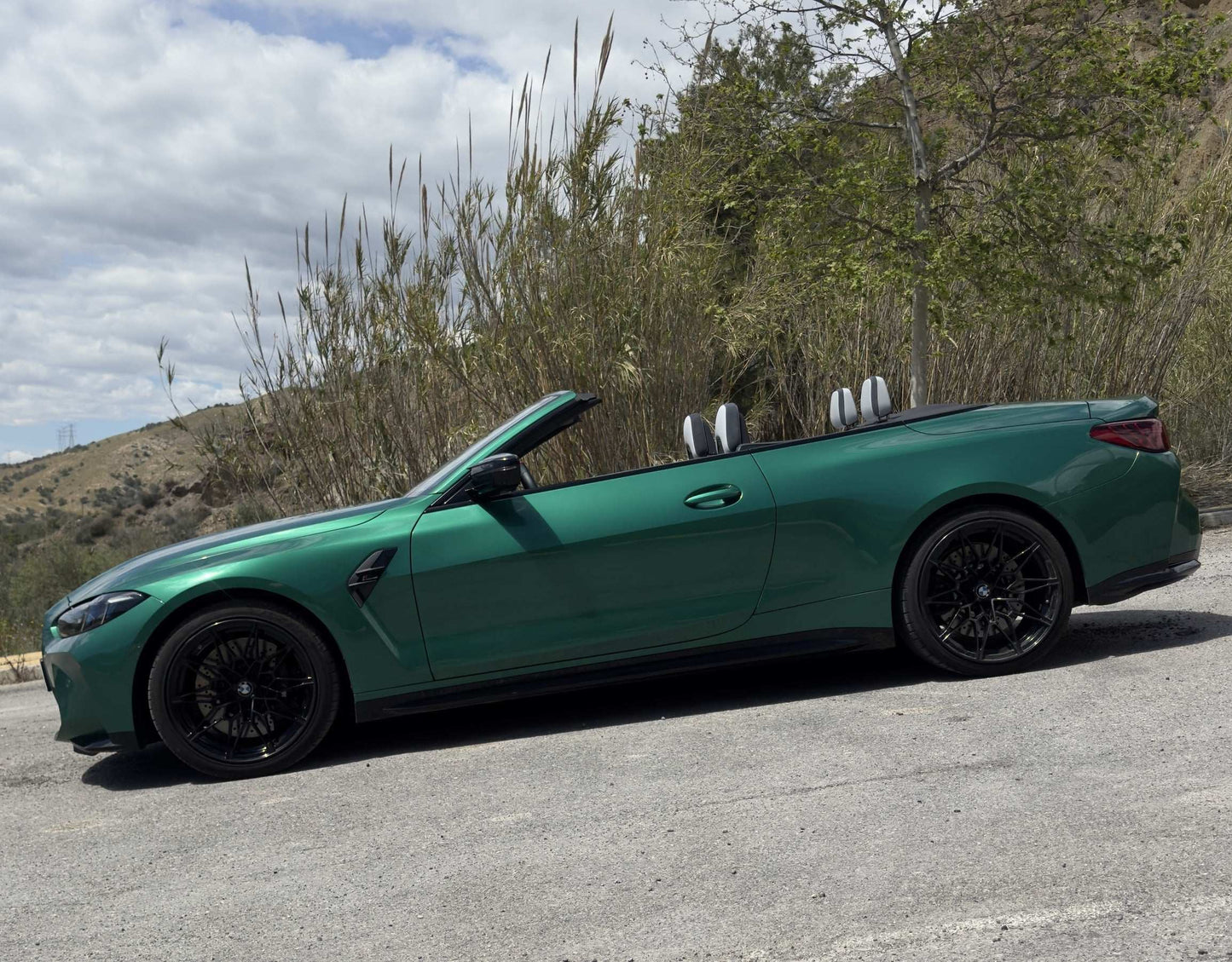 BMW M4 Competition Cabrio sports convertible for rent in Alicante – 510 HP, 3.7s 0–100 km/h, xDrive AWD, open-top driving.