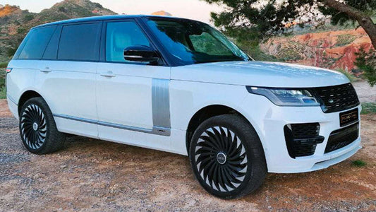 Range Rover Vogue luxury SUV for rent in Alicante – premium design, powerful engine, panoramic roof.
