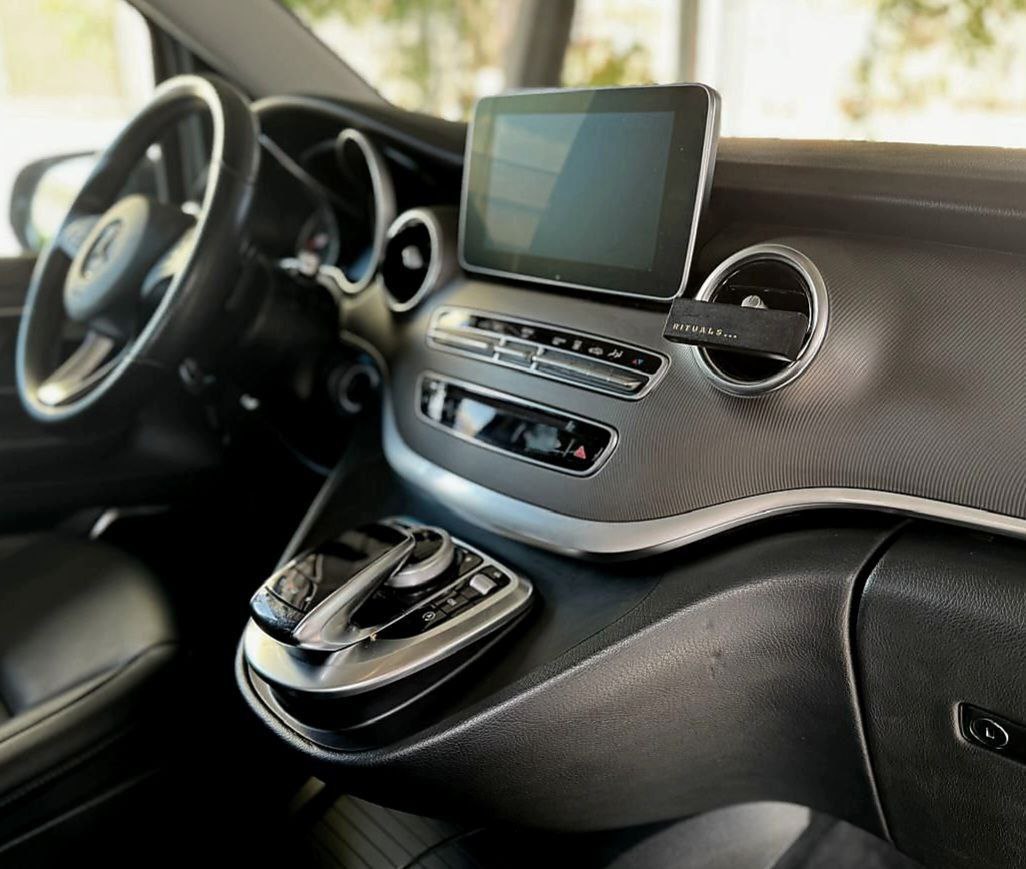 Mercedes-Benz V-Class 250d Exclusive Large luxury minivan for rent in Alicante β premium spacious interior, leather seats, diesel engine.