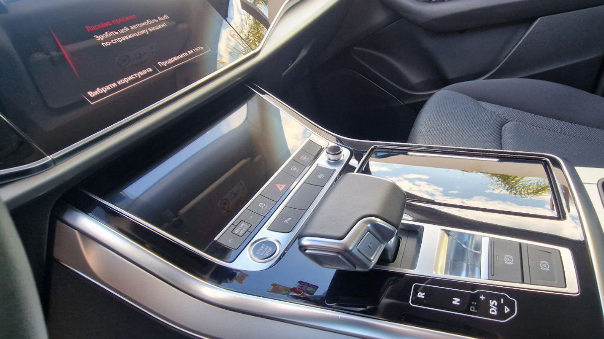 Audi Q7 55 TFSI luxury SUV for rent in Alicante β 3.0L V6 engine, quattro AWD, spacious premium interior.