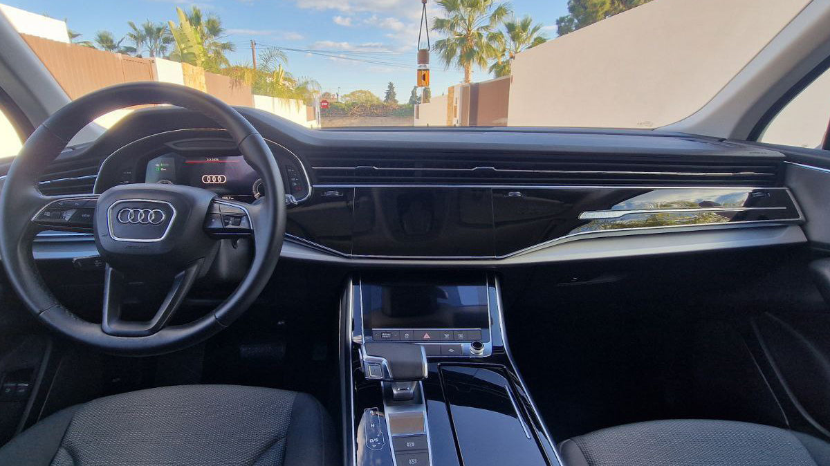 Audi Q7 55 TFSI luxury SUV for rent in Alicante β 3.0L V6 engine, quattro AWD, spacious premium interior.