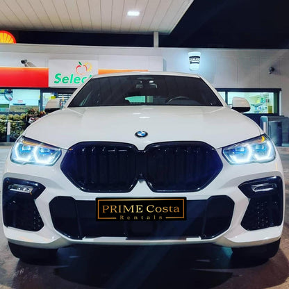 White BMW X6M SUV for rent in Marbella – 4.0L diesel, 4WD, automatic, premium 5-seater.