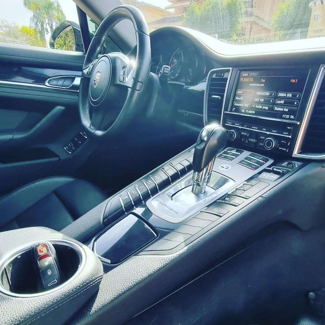 White Porsche Panamera 4 limousine for rent in Marbella – 3.6L engine, automatic 4WD luxury 4-seater.