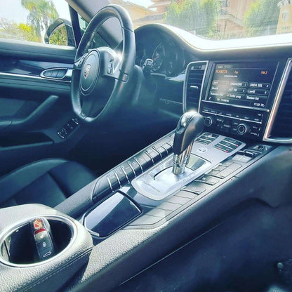 White Porsche Panamera 4 limousine for rent in Marbella – 3.6L engine, automatic 4WD luxury 4-seater.