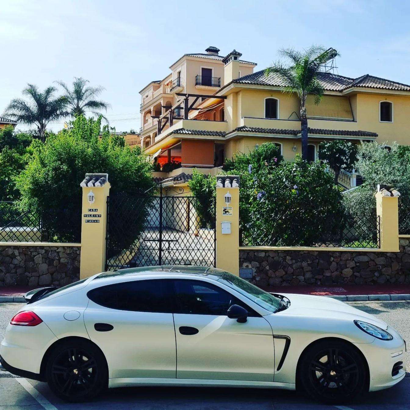 White Porsche Panamera 4 limousine for rent in Marbella – 3.6L engine, automatic 4WD luxury 4-seater.