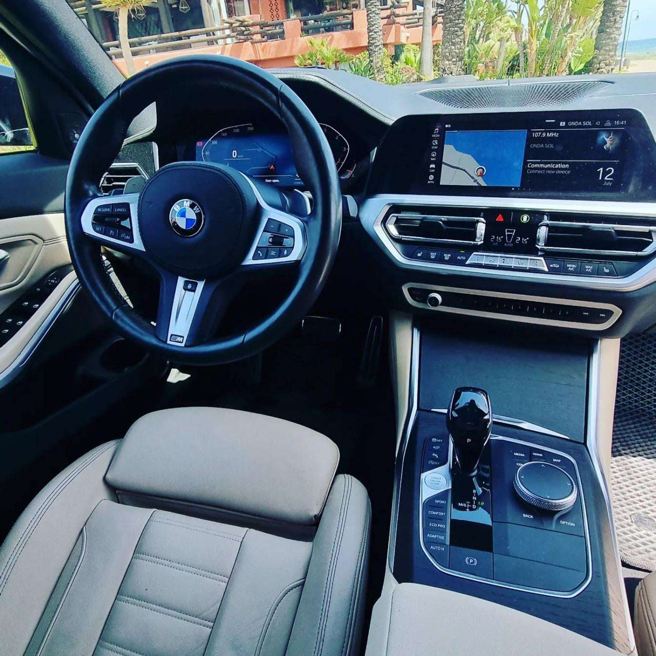 Black BMW 330i M Limousine for rent in Marbella – 2.0L automatic, 5-seater luxury sedan with 255 HP.
