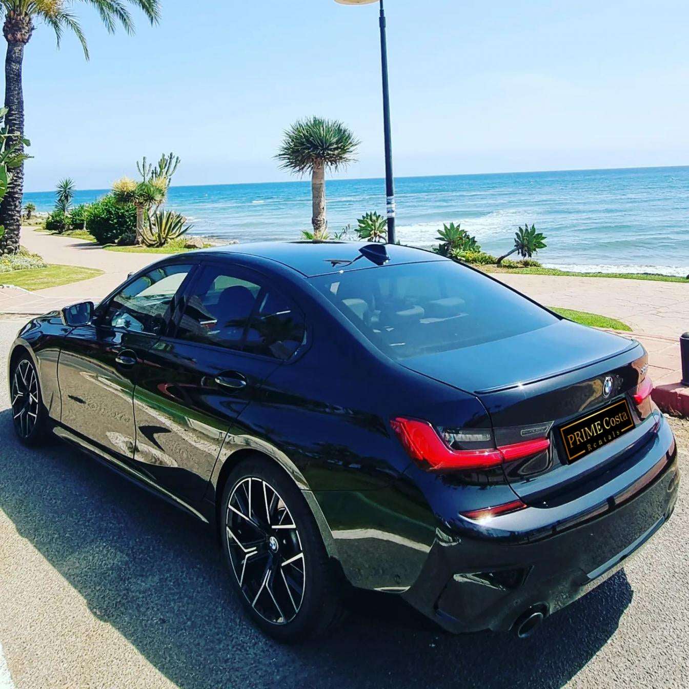 Black BMW 330i M Limousine for rent in Marbella – 2.0L automatic, 5-seater luxury sedan with 255 HP.
