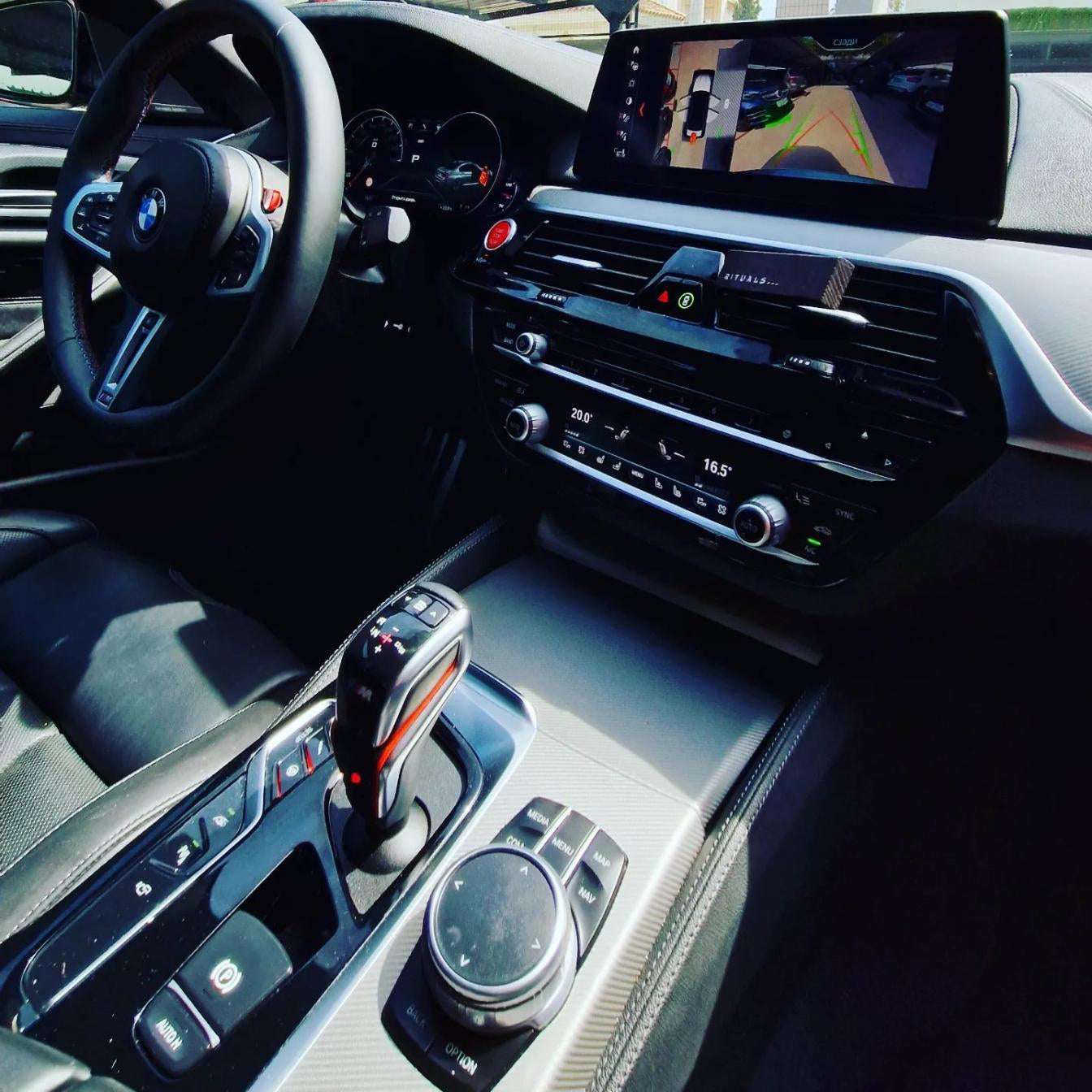 Silver BMW M5 sedan for rent in Marbella – 4.4L automatic, 4WD, 0–100 km/h in 3.4 seconds, top speed 300 km/h.