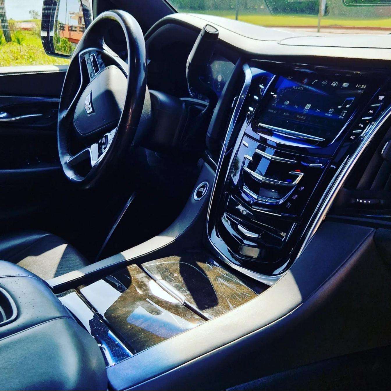 White Cadillac Escalade SUV for rent in Marbella – 6.2L V8, automatic 4WD, 7-seater luxury vehicle.
