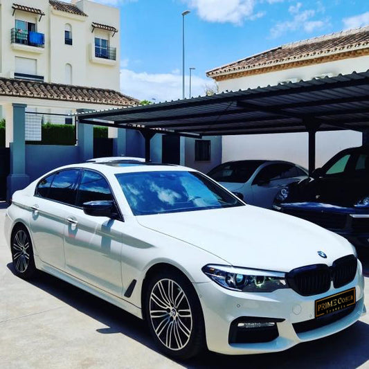 White BMW 540i F90 sedan for rent in Marbella – 3.0L engine, 333 HP, 0–100 in 4.6 sec, automatic 5-seater.