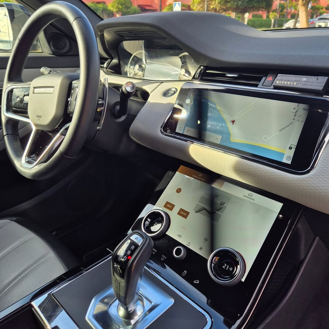 Range Rover Evoque compact luxury SUV for rent in Marbella – stylish design, automatic transmission.