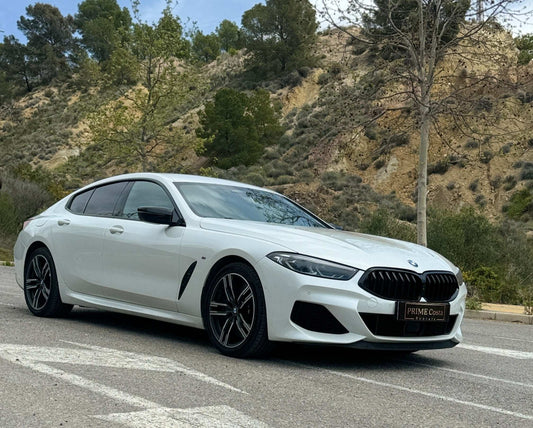 BMW M850i luxury sports coupe for rent in Benidorm – 523 HP, V8 twin-turbo engine, premium interior.