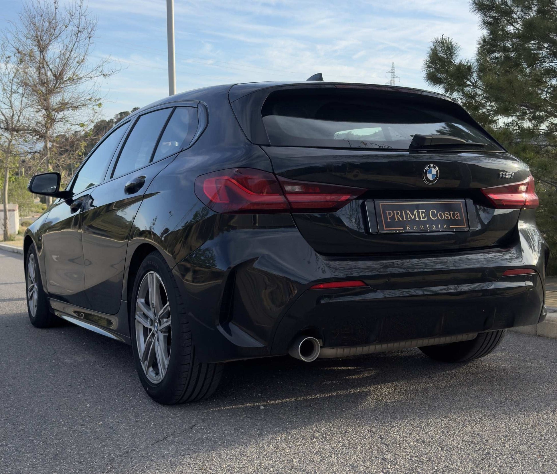 BMW 118 M Package sporty hatchback for rent in Benidorm – 1.5L turbo, compact and premium.