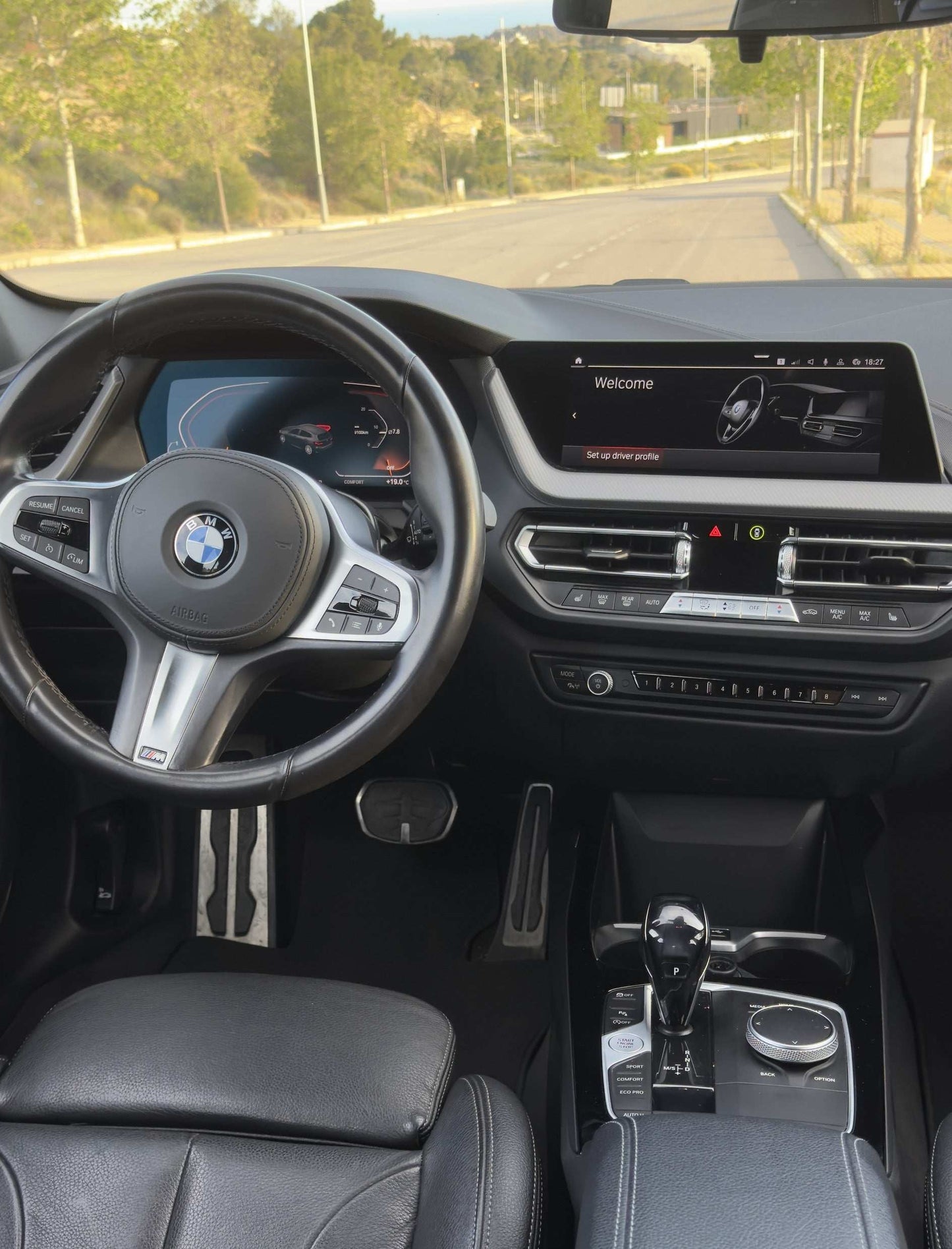 BMW 118 M Package sporty hatchback for rent in Benidorm – 1.5L turbo, compact and premium.