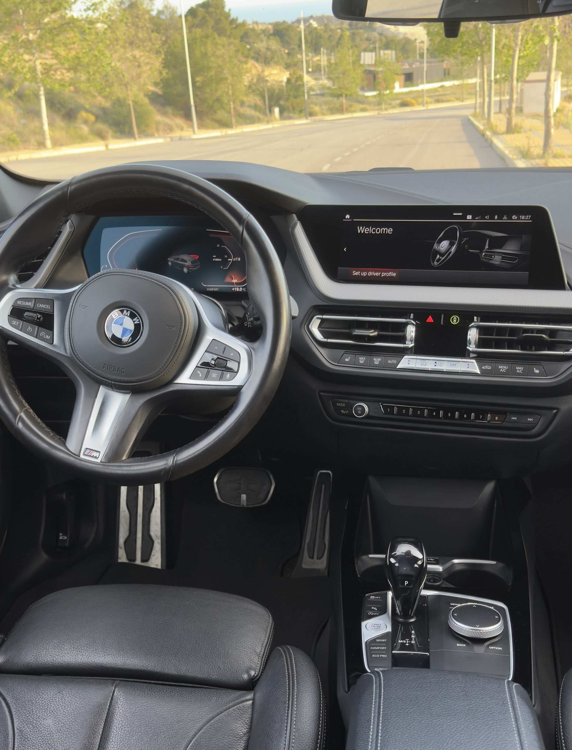 BMW 118 M Package sporty hatchback for rent in Benidorm – 1.5L turbo, compact and premium.