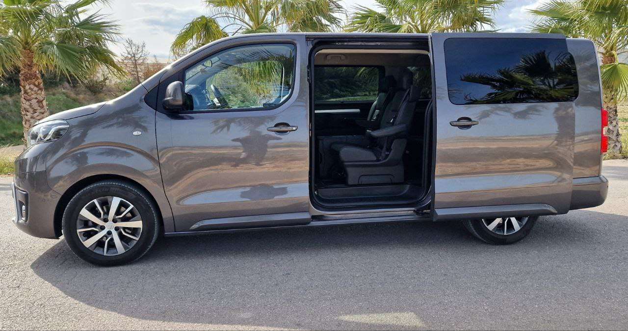 Toyota ProAce VIP luxury van for rent in Alicante – executive design, 250 km/day included.
