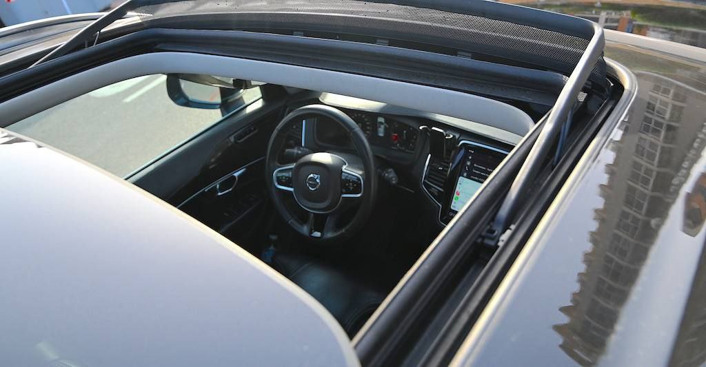 Volvo XC90 luxury SUV for rent in Alicante – 2021 model, AWD, leather interior, panoramic roof.
