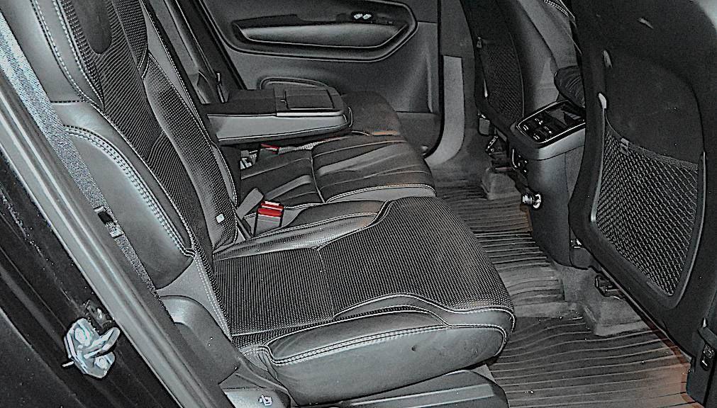 Volvo XC90 luxury SUV for rent in Alicante – 2021 model, AWD, leather interior, panoramic roof.
