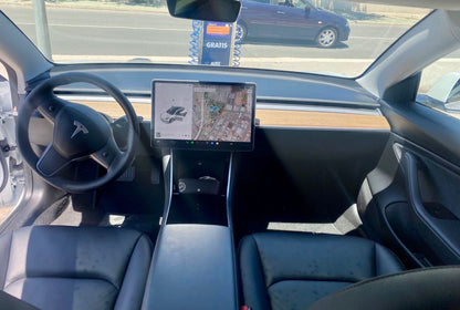 Tesla Model 3 electric sedan for rent in Alicante – 500 km range, premium features, 5 seats.
