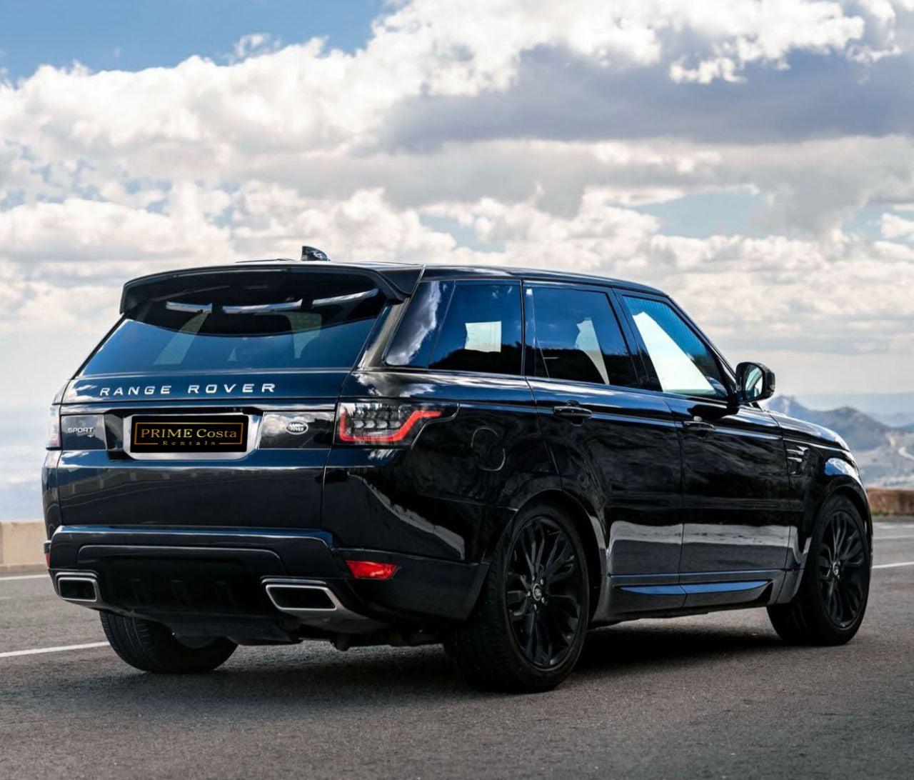 Range Rover Sport luxury SUV for rent in Alicante – petrol engine, AWD, premium interior.
