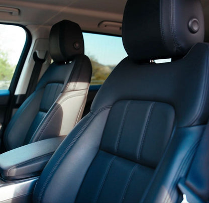 Range Rover Sport luxury SUV for rent in Alicante – petrol engine, AWD, premium interior.
