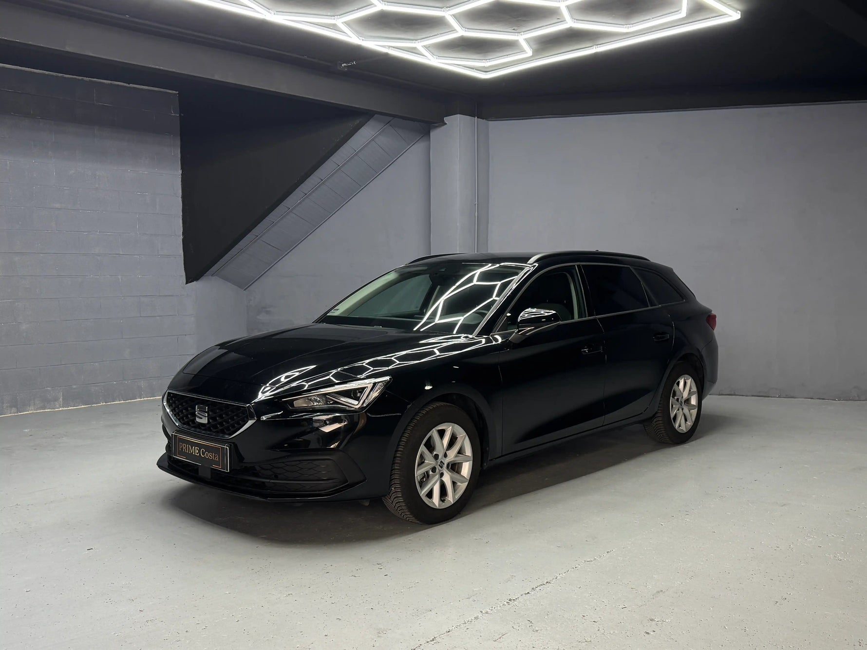 Seat Leon estate car front exterior view