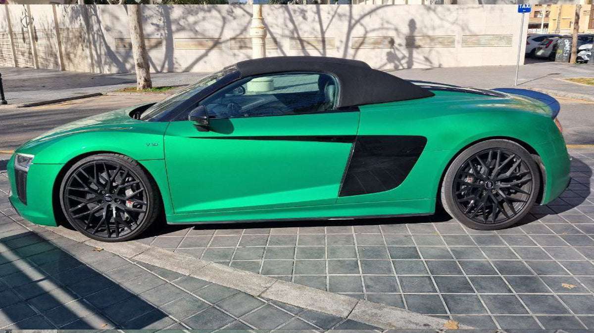 Audi R8 V10 sports car for rent in Alicante – luxury coupe, automatic, Quattro AWD, 0–100 km/h in 3.2 sec.