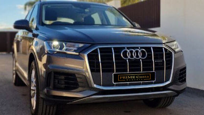 Audi Q7 55 TFSI luxury SUV for rent in Alicante – 3.0L V6 engine, quattro AWD, spacious premium interior.
