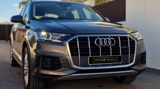 Audi Q7 55 TFSI luxury SUV for rent in Alicante – 3.0L V6 engine, quattro AWD, spacious premium interior.
