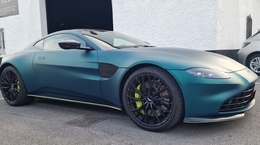 Aston Martin Vantage for rent in Marbella – 665 HP, 4.0L twin-turbo V8, automatic luxury sports car.
