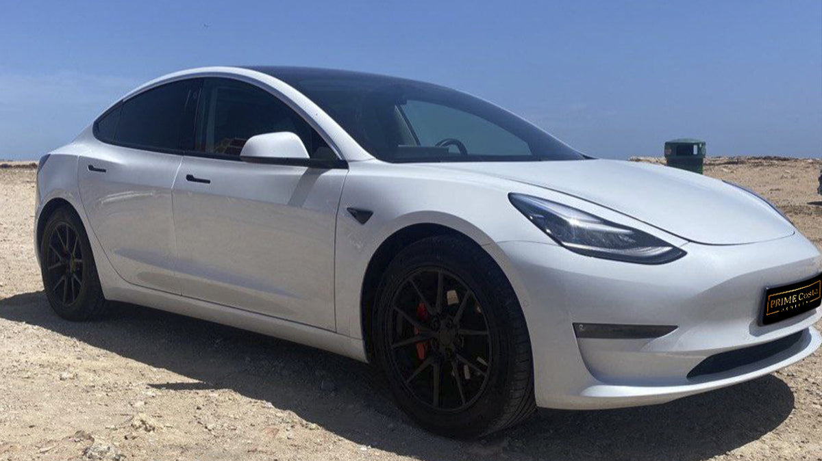 Tesla Model 3 electric sedan for rent in Alicante – 500 km range, premium features, 5 seats.
