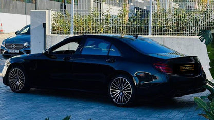Mercedes-Benz S500 luxury sedan for rent in Alicante – V8 twin-turbo engine, AWD, premium interior.