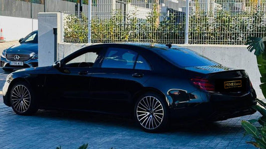 Mercedes-Benz S500 luxury sedan for rent in Alicante – V8 twin-turbo engine, AWD, premium interior.
