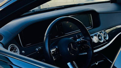 Mercedes-Benz S500 luxury sedan for rent in Alicante – V8 twin-turbo engine, AWD, premium interior.