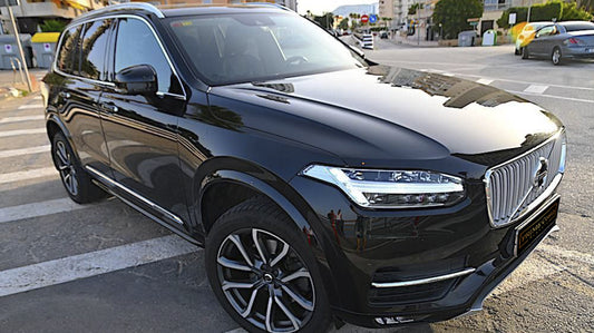 Volvo XC90 luxury SUV for rent in Alicante – 2021 model, AWD, leather interior, panoramic roof.
